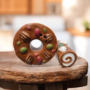 Cracker Barrel Figgy Pudding And Yule Log Salt & Pepper Shaker Set  New